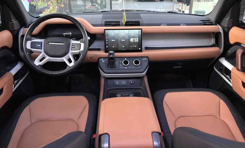Land Rover Defender 2023 Gasoline Automatic Image 6