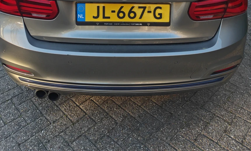 BMW 330 2016 Hybrid Electric/Gasoline Automatic Image 3