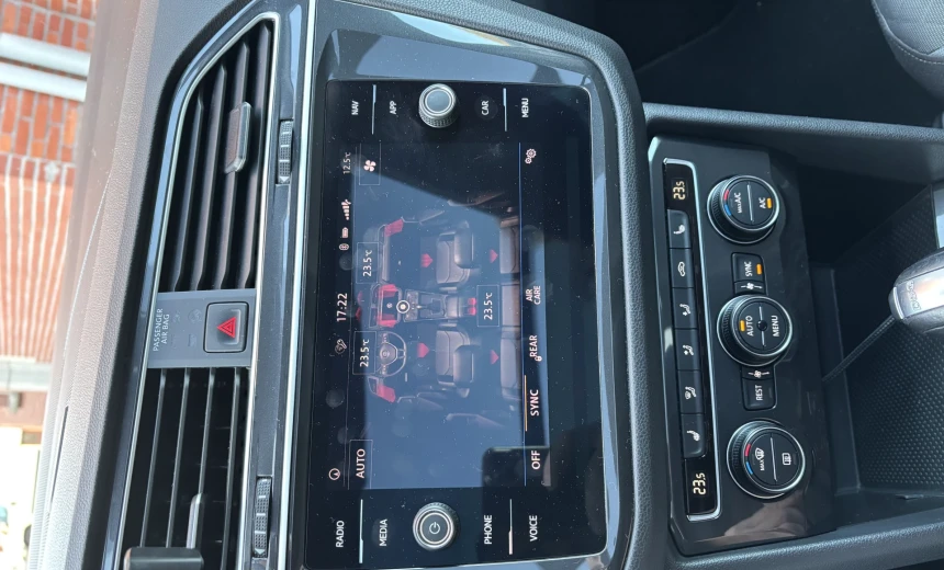 Volkswagen Tiguan 2019 Gasoline Automatic Image 11