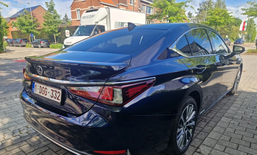 Lexus ES 300 2021 Hybrid Electric/Gasoline Automatic Image 2