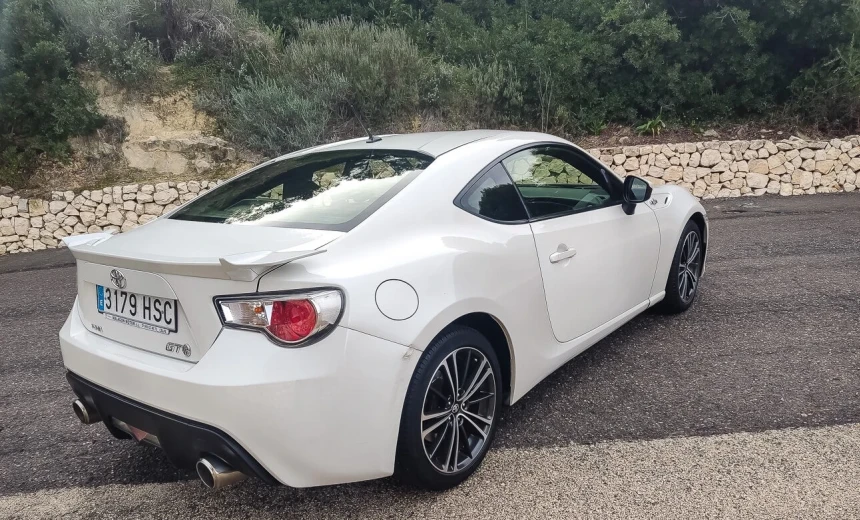 Toyota GT86 2013 Gasoline Manual Image 2