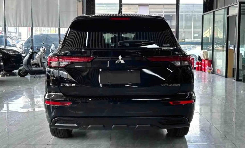 Mitsubishi Outlander 2023 Gasoline Automatic Image 2