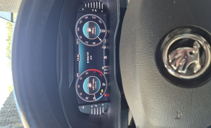 Skoda Superb 2019 Gasoline Automatic Image 12