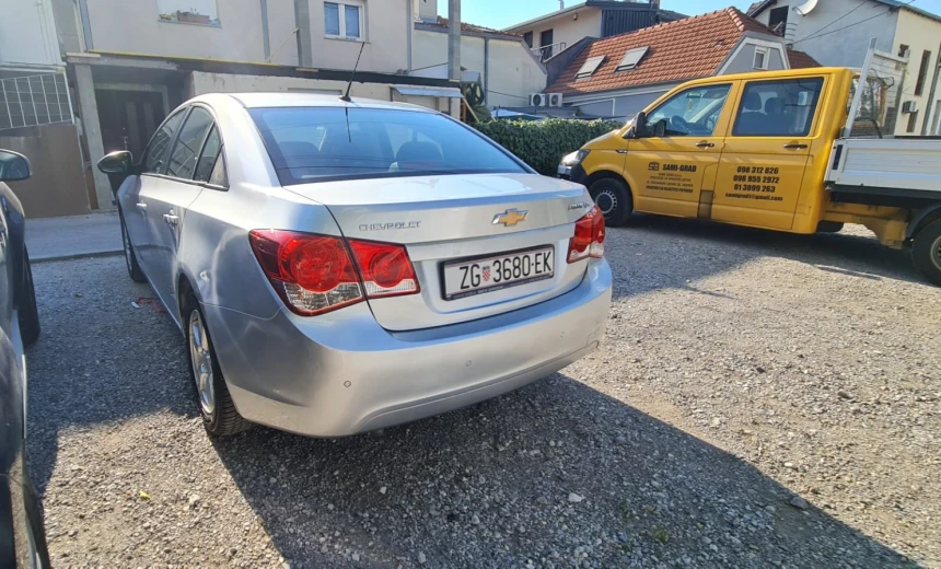 Chevrolet Cruze 2011 Gasoline Manual Image 3