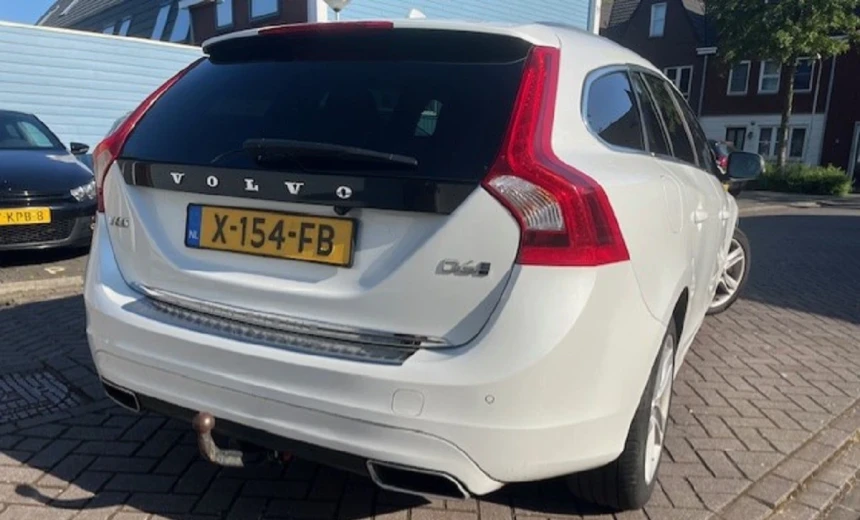 Volvo V60 2016 Hybrid Electric/Diesel Automatic Image 2