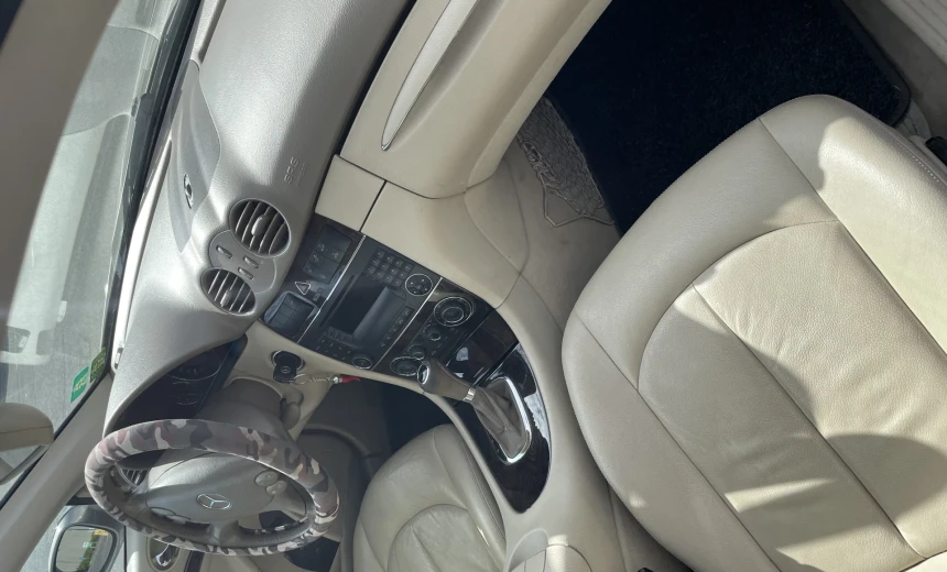 Mercedes-Benz CLK 220 2005 Diesel Automatic Image 6