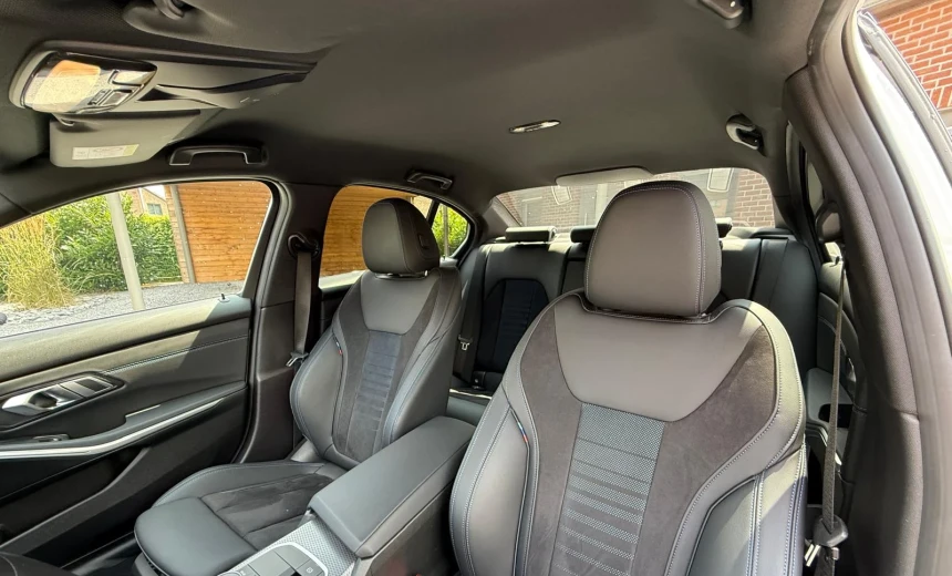 BMW 330 2023 Hybrid Electric/Gasoline Automatic Image 9