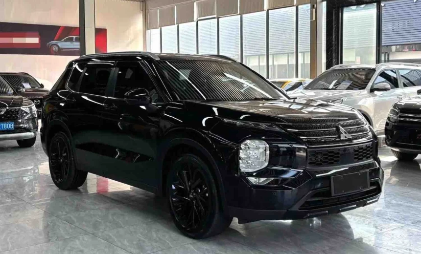 Mitsubishi Outlander 2023 Gasoline Automatic Image 1