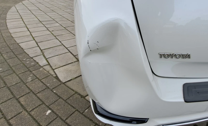 Toyota Auris 2016 Hybrid Electric/Gasoline Automatic Image 4