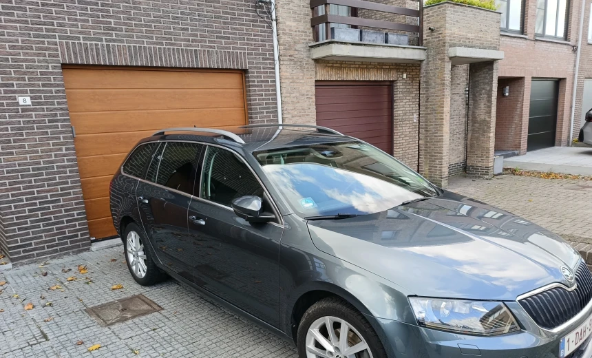 Skoda Octavia 2017 Gasoline Automatic Image 2