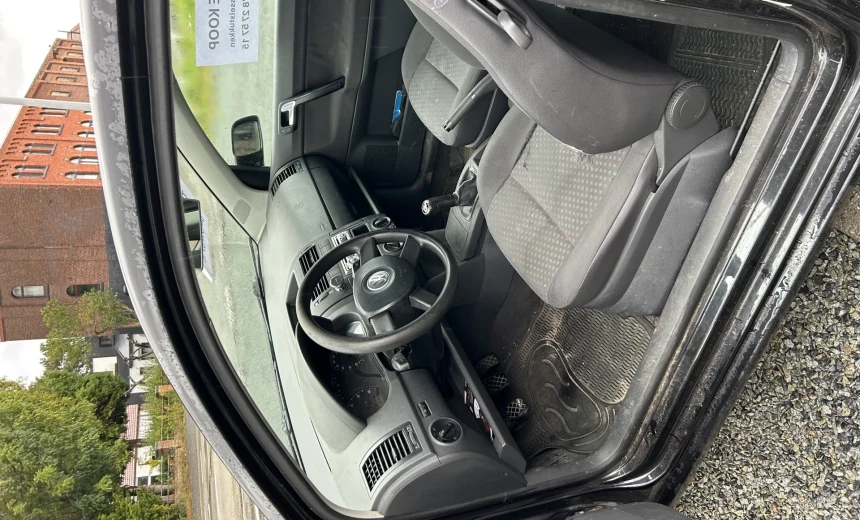 Volkswagen Polo 2003 Gasoline Manual Image 6