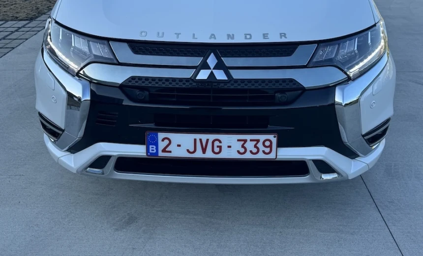 Mitsubishi Outlander 2019 Hybrid Electric/Gasoline Automatic Image 0