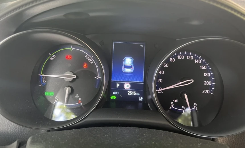Toyota C-HR 2023 Hybrid Electric/Diesel Automatic Image 4