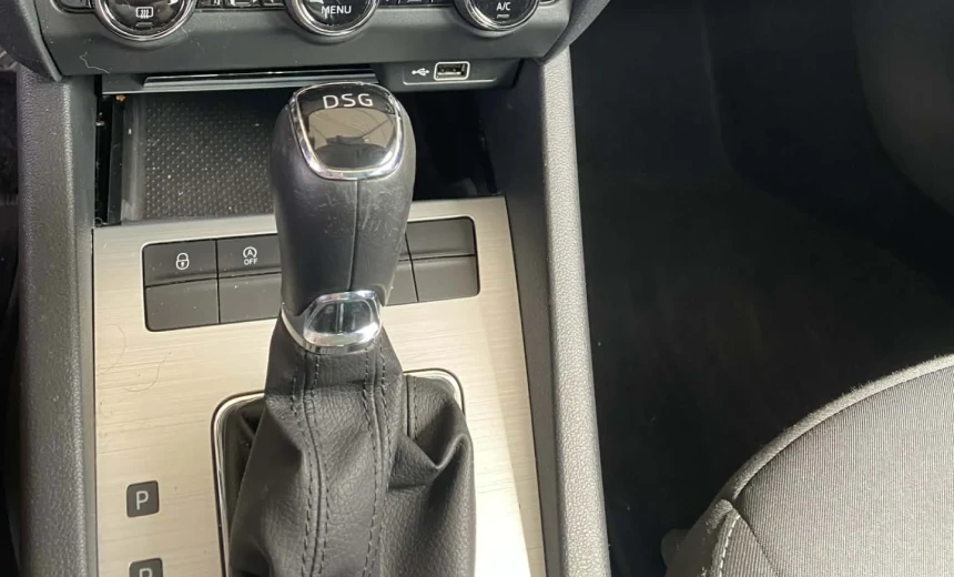 Skoda Octavia 2018 Diesel Automatic Image 11