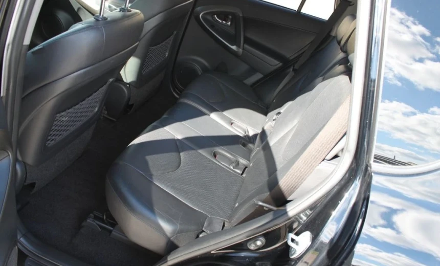 Toyota RAV 4 2011 Diesel Automatic Image 3