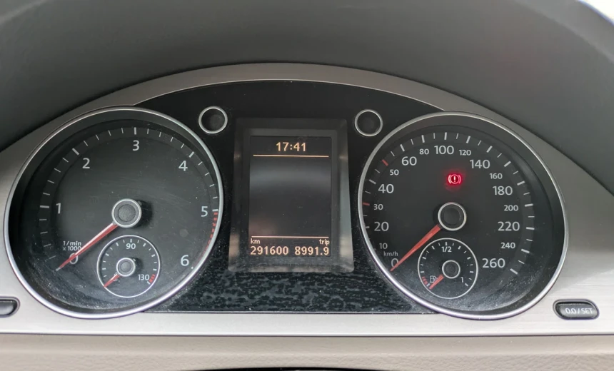 Volkswagen Passat Variant 2010 Diesel Manual Image 1
