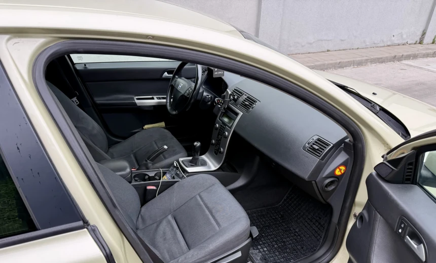Volvo S40 2004 Diesel Manual Image 10