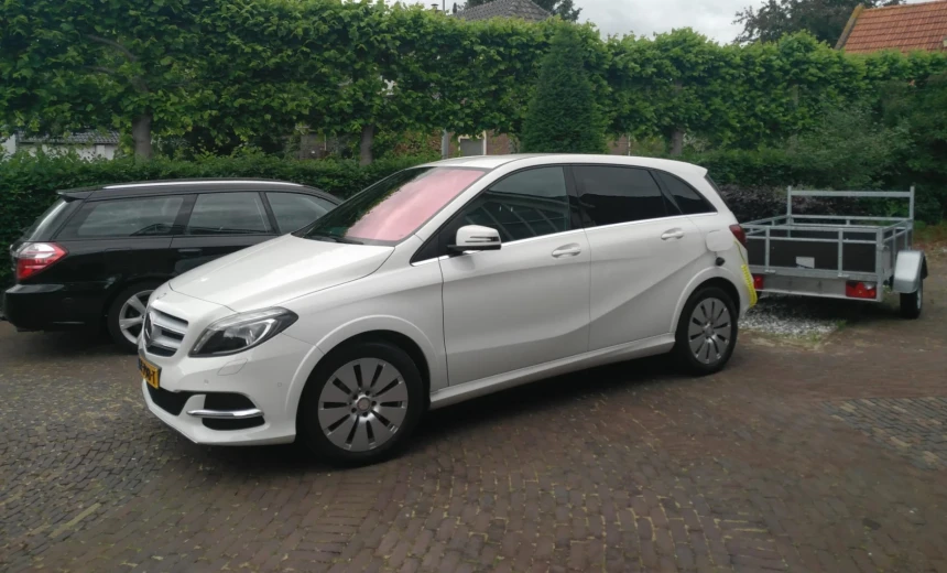 Mercedes-Benz B 250 2015 Electric Automatic Image 0