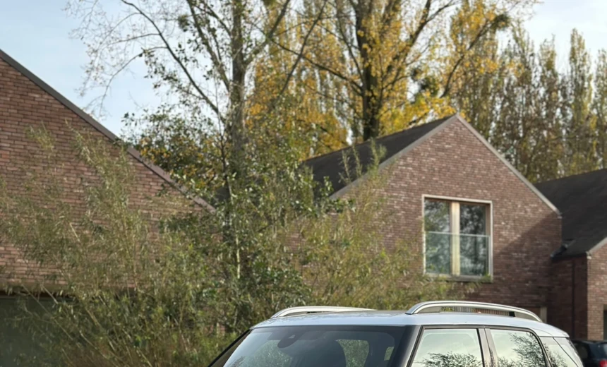 MINI Cooper Countryman 2018 Hybrid Electric/Gasoline Automatic Image 13