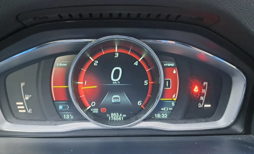 Volvo V60 2013 Hybrid Electric/Diesel Automatic Image 14