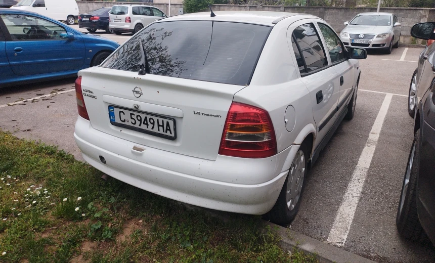 Opel Astra 2005 Gasoline Manual Image 2