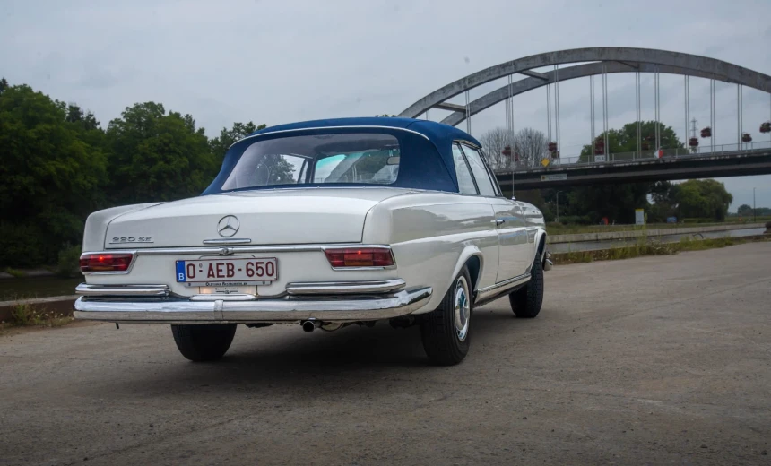 Mercedes-Benz 220 1962 Gasoline Manual Image 2