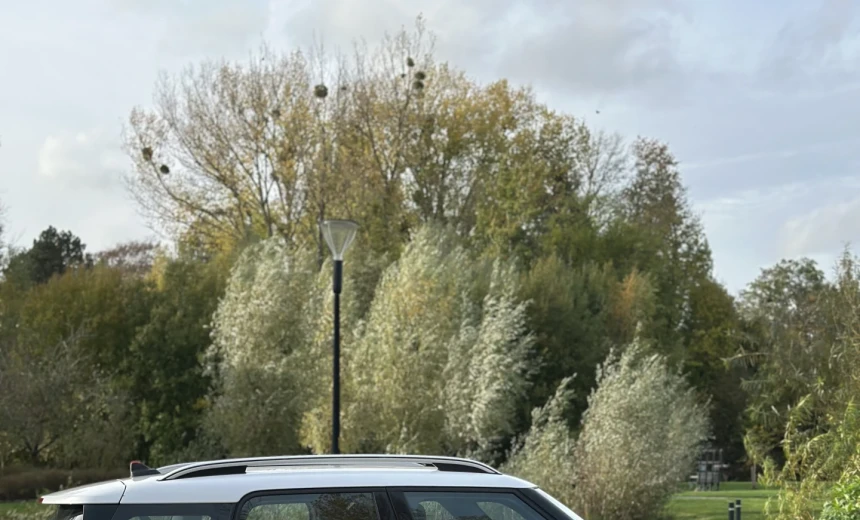 MINI Cooper Countryman 2018 Hybrid Electric/Gasoline Automatic Image 9