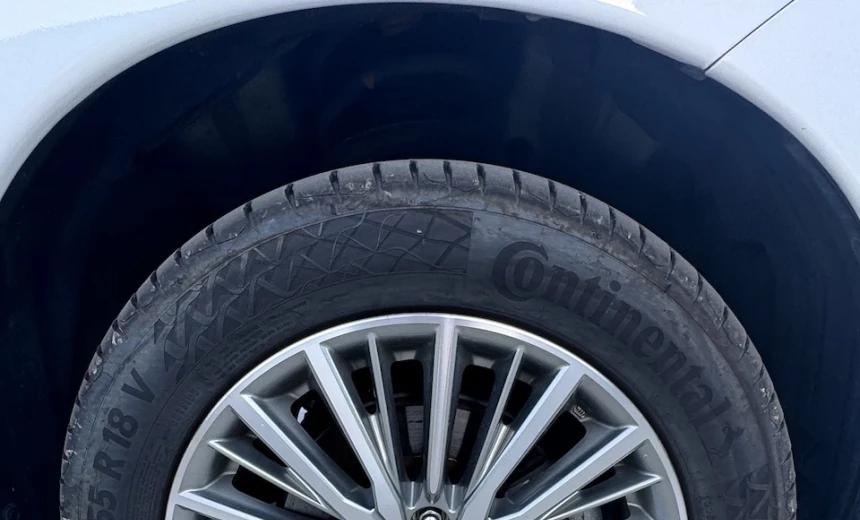 Mitsubishi Outlander 2019 Hybrid Electric/Gasoline Automatic Image 17