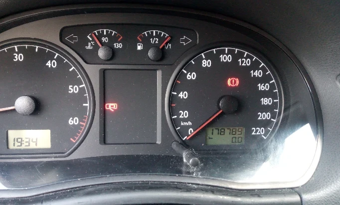 Volkswagen Polo 2002 Gasoline Manual Image 4