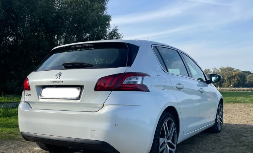 Peugeot 308 2015 Gasoline Manual Image 3