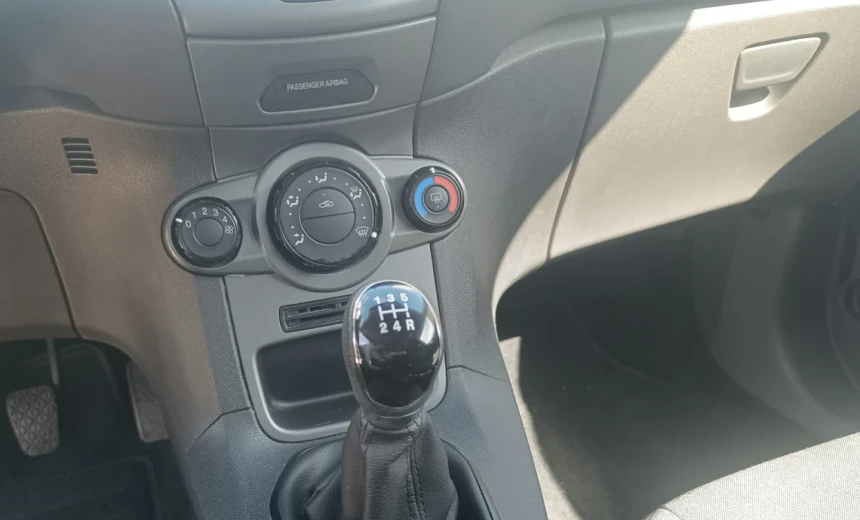 Ford Fiesta 2016 Gasoline Manual Image 4