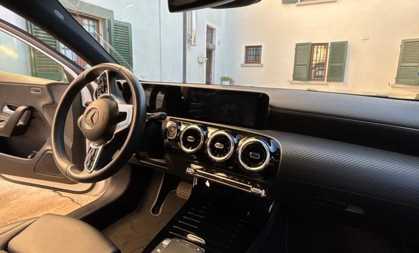 Mercedes-Benz A 250 2023 Hybrid Electric/Gasoline Automatic Image 6