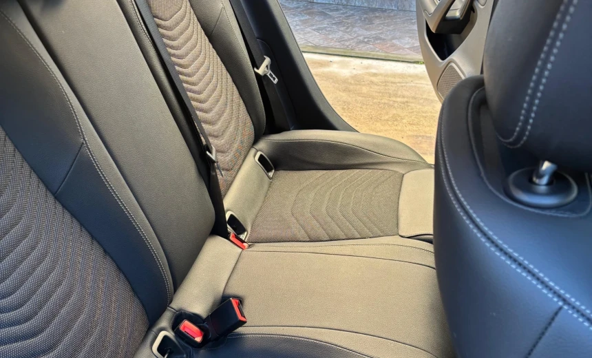 Mercedes-Benz A 250 2023 Hybrid Electric/Gasoline Automatic Image 5