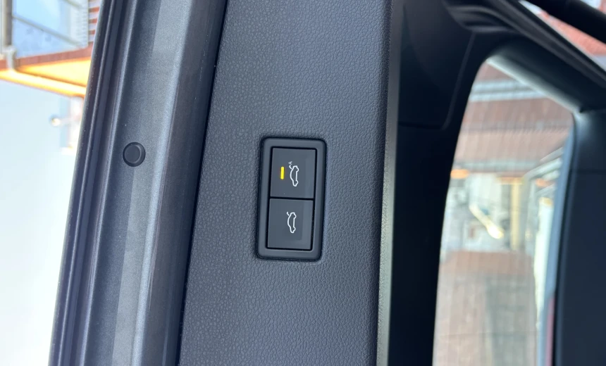 Volkswagen Tiguan 2019 Gasoline Automatic Image 4