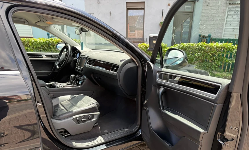 Volkswagen Touareg 2012 Diesel Automatic Image 2