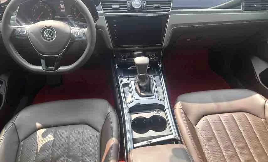 Volkswagen Phaeton 2021 Gasoline Automatic Image 4