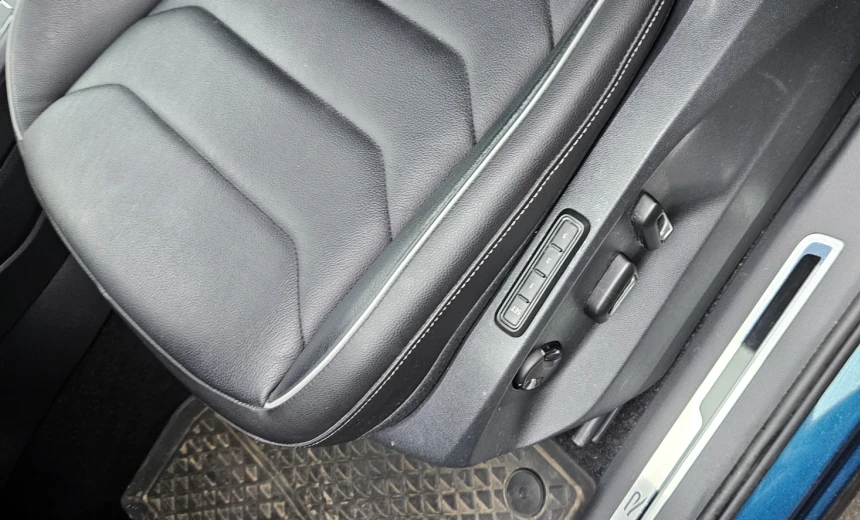 Volkswagen Tiguan 2022 Hybrid Electric/Gasoline Automatic Image 4