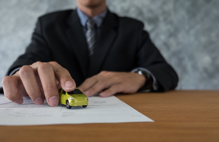 transportation-ownership-concept-customer-salesman-with-car